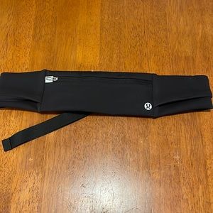 Lululemon Fast and Free Run Belt.